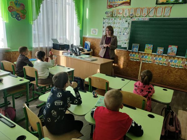 Бібліотечний урок”Диво,ім’я якому -книга”