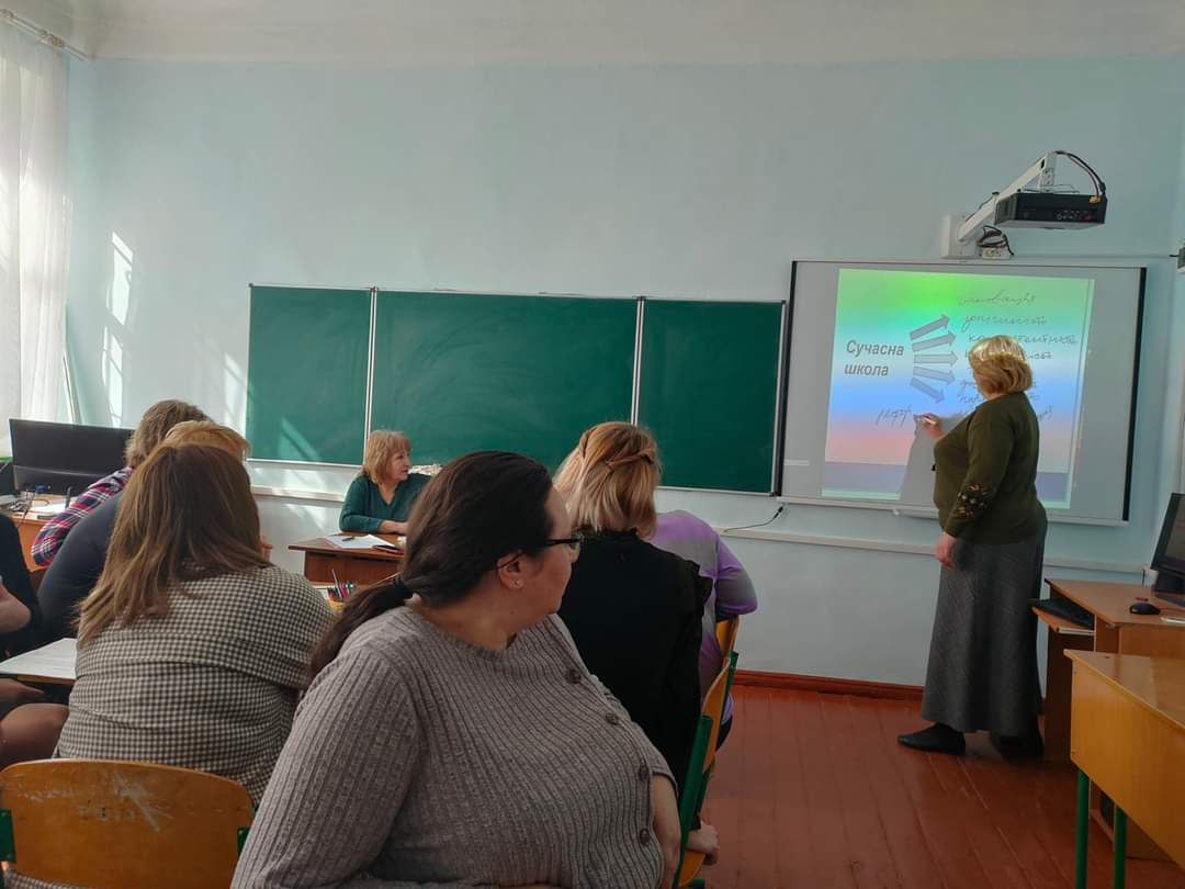 Педагогічна рада – це не лише орган управління для прийняття рішень, а й можливість поспілкуватись з колегами у такому стрімкому житті .