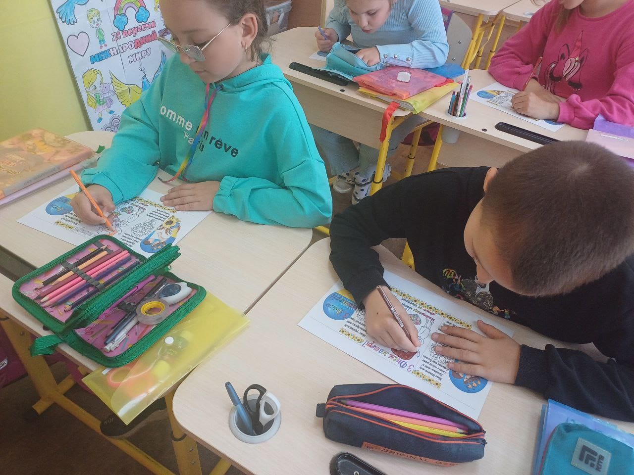Бібліотечний урок “Любов матері – основа і джерело життя”