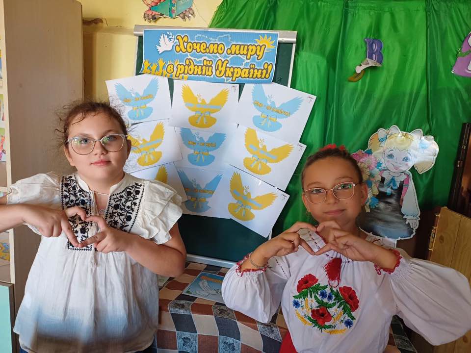 Бібліотечна виставка “День Миру.Дітям потрібен Мир”