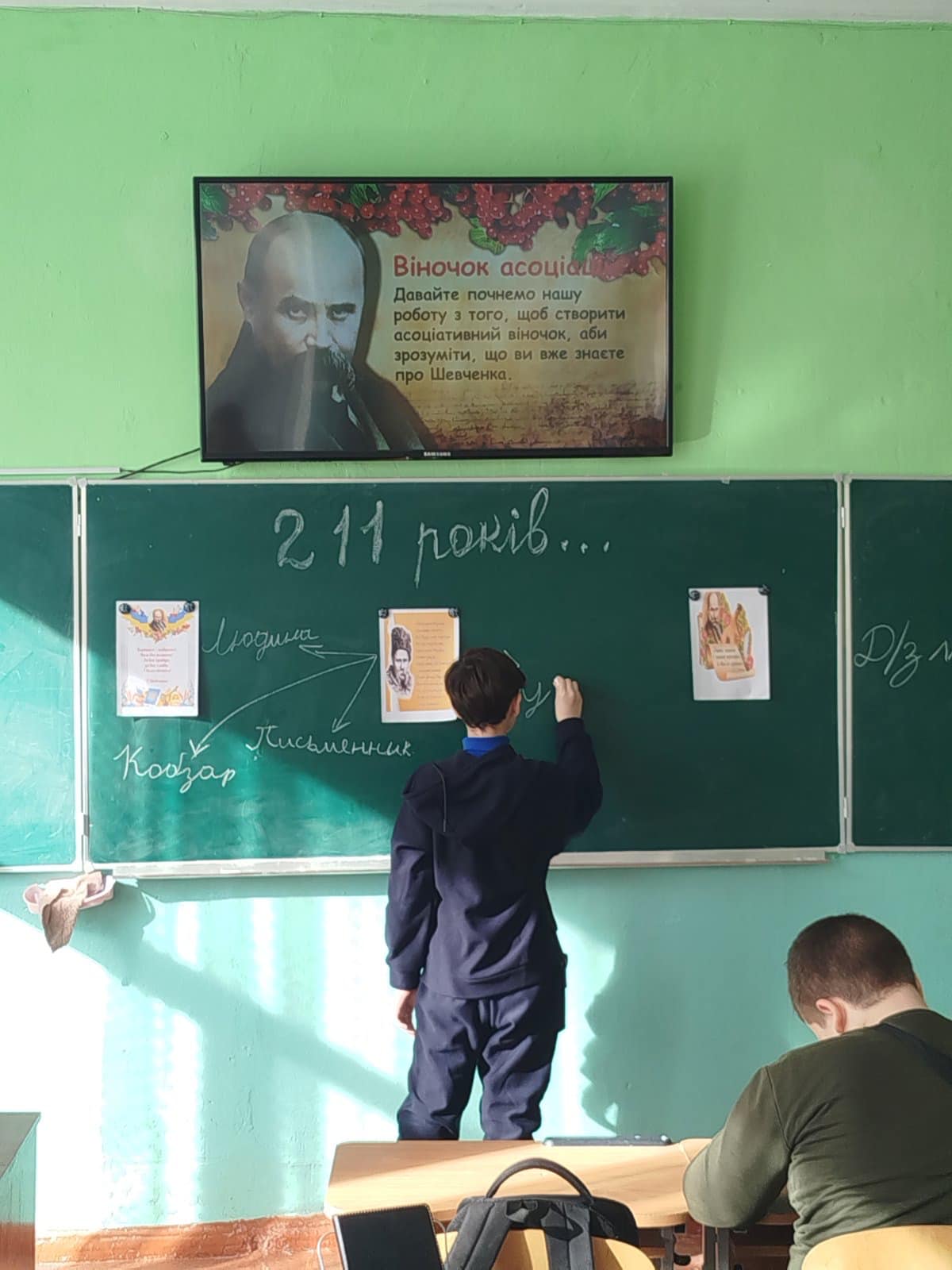 З  нагоди відзначення 211 річниці з Дня народження Т.Г.Шевченка в ліцеї №5 класним керівником 6-А класу Паюл А. П. було проведено виховну годину.